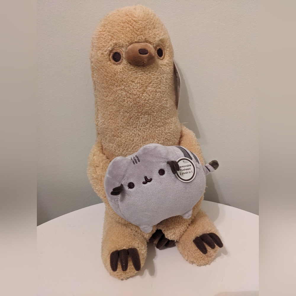 Large Pusheen stuffy 🦥 holding Pussen